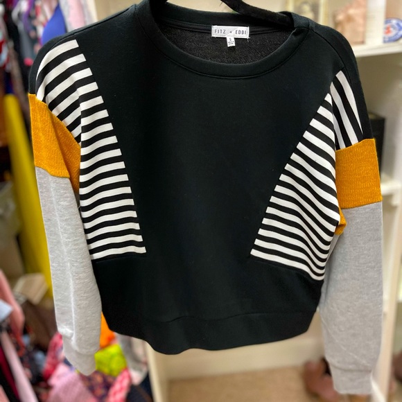 Cute Sweater Brand New Never Worn - Picture 2 of 4